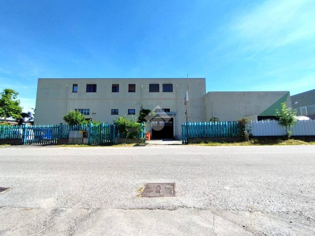 locale commerciale in vendita ad Alpignano