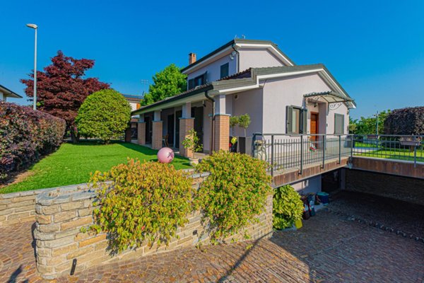 casa indipendente in vendita ad Alpignano