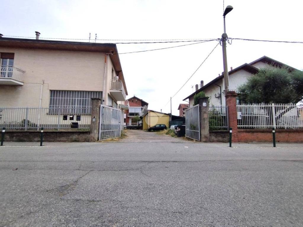 negozio in vendita ad Alpignano