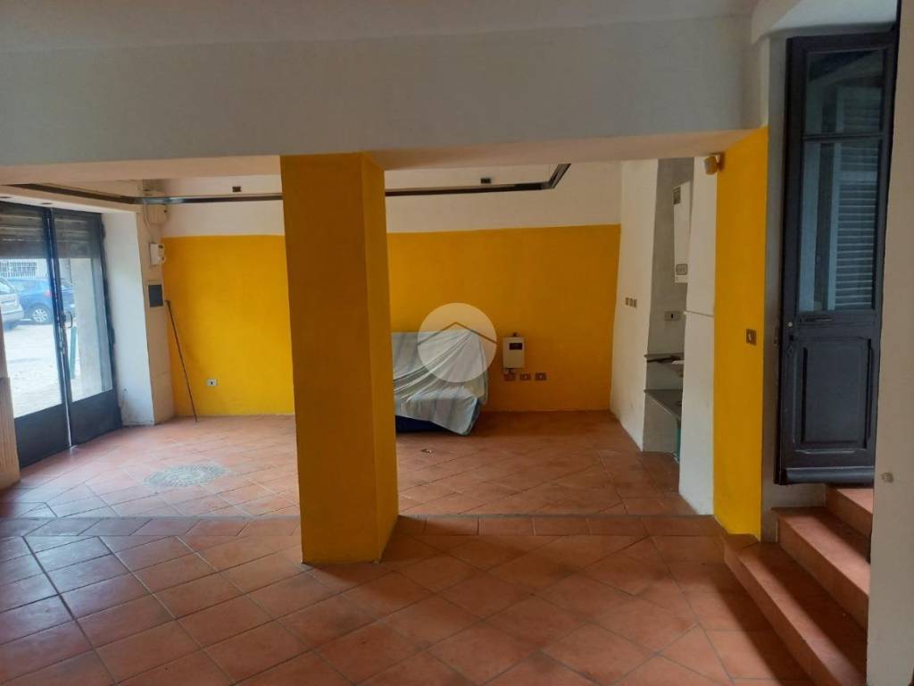 negozio in vendita ad Alpignano