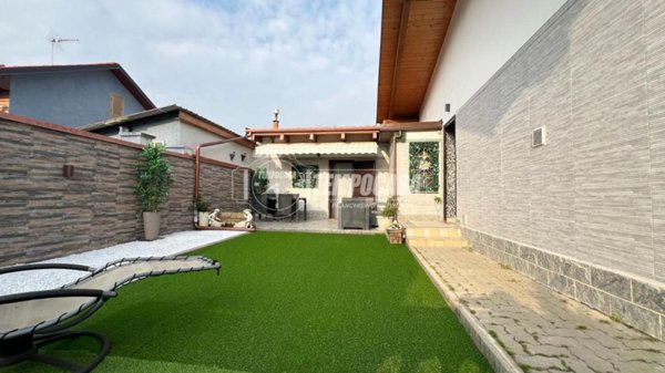 casa indipendente in vendita ad Alpignano