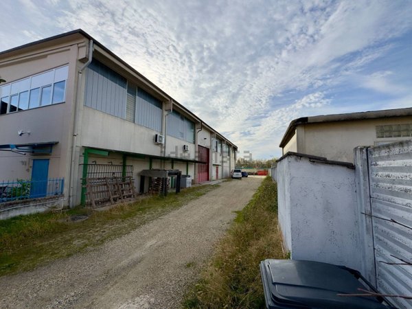 capannone in vendita ad Alpignano