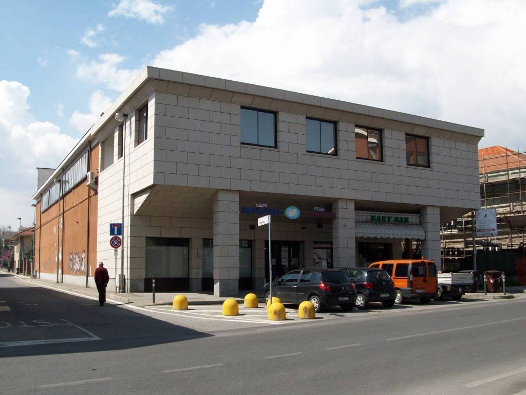 negozio in vendita ad Alpignano