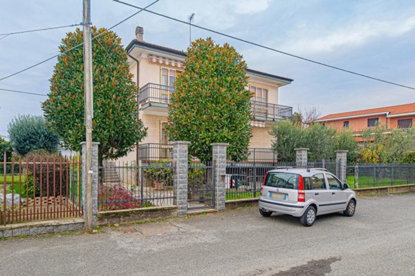 casa indipendente in vendita ad Alpignano