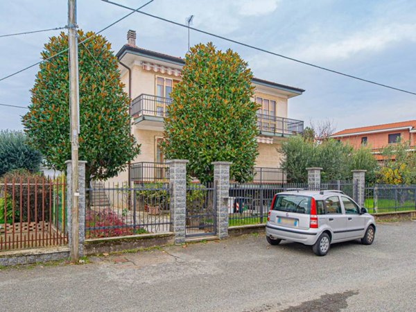 casa indipendente in vendita ad Alpignano