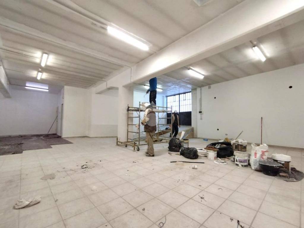 locale commerciale in vendita ad Alpignano