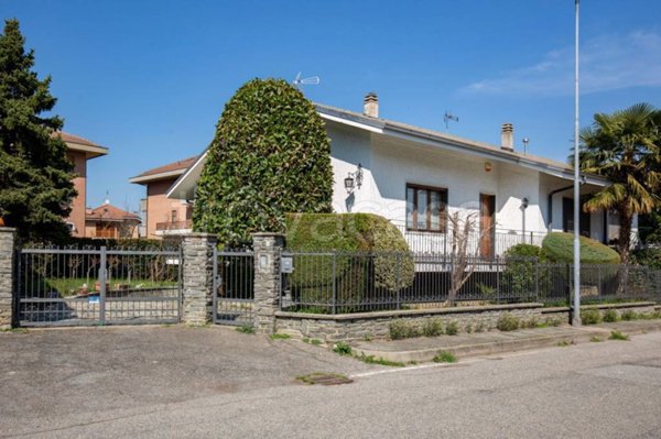 casa indipendente in vendita ad Alpignano
