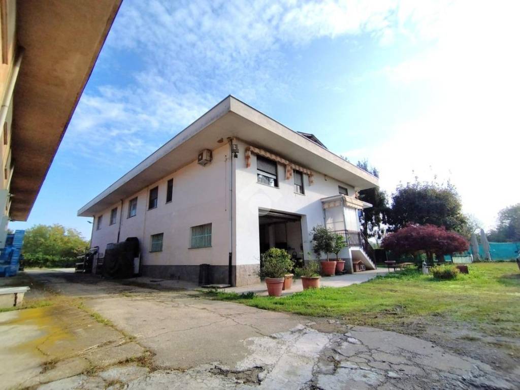 locale commerciale in vendita ad Alpignano