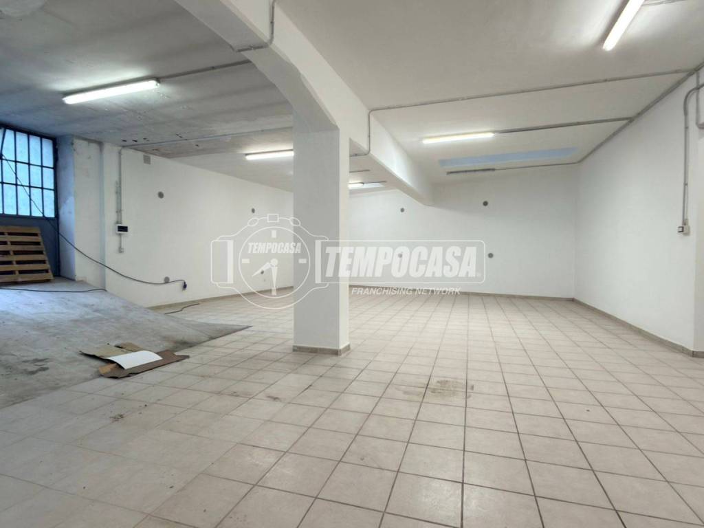 locale commerciale in vendita ad Alpignano