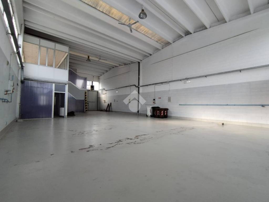 locale commerciale in vendita ad Alpignano