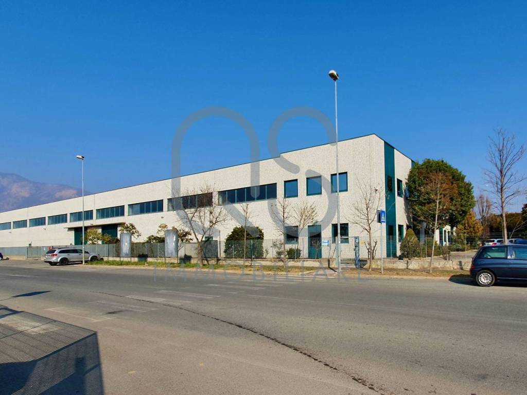 locale commerciale in vendita ad Alpignano