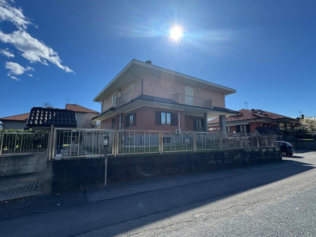 casa indipendente in vendita ad Alpignano