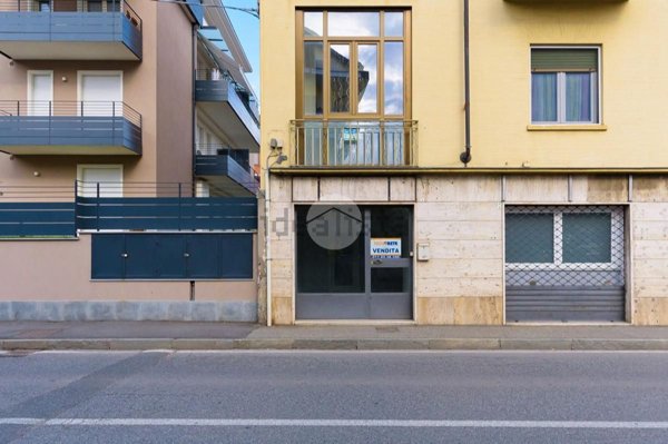 negozio in vendita ad Alpignano