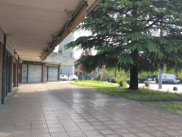 locale commerciale in vendita ad Alpignano