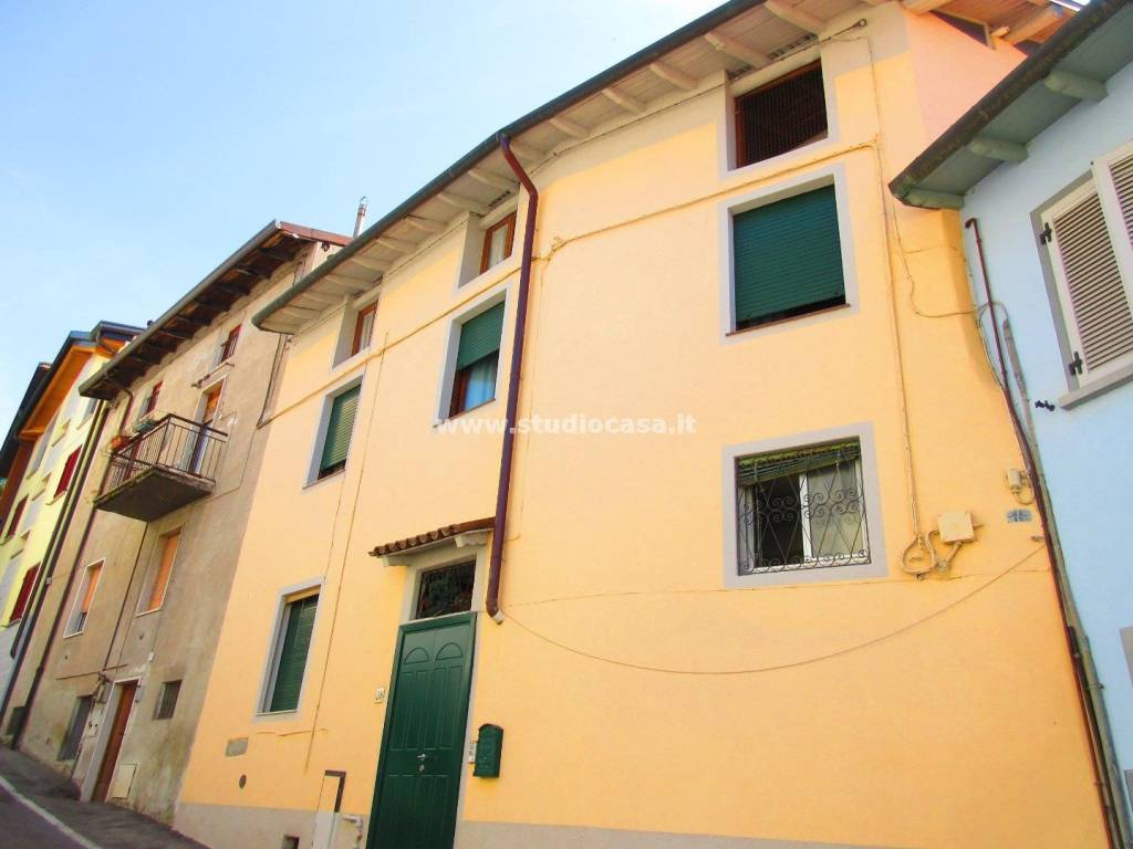 casa indipendente in vendita a Lovere