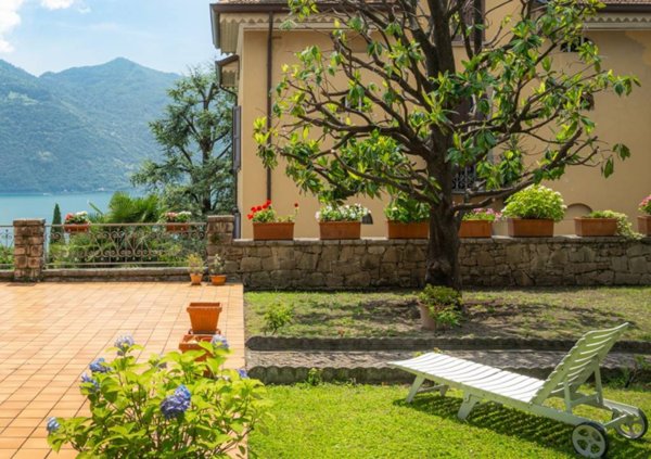 casa indipendente in vendita a Lovere