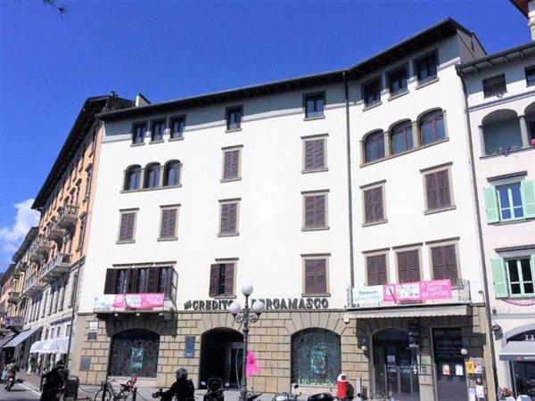 intera palazzina in vendita a Lovere