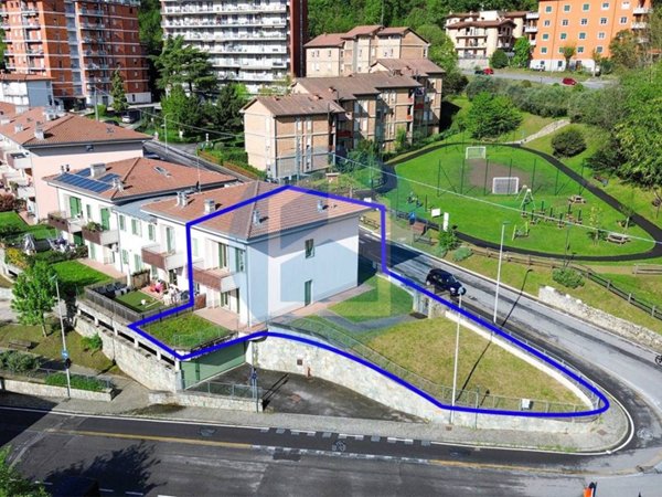 casa indipendente in vendita a Lovere