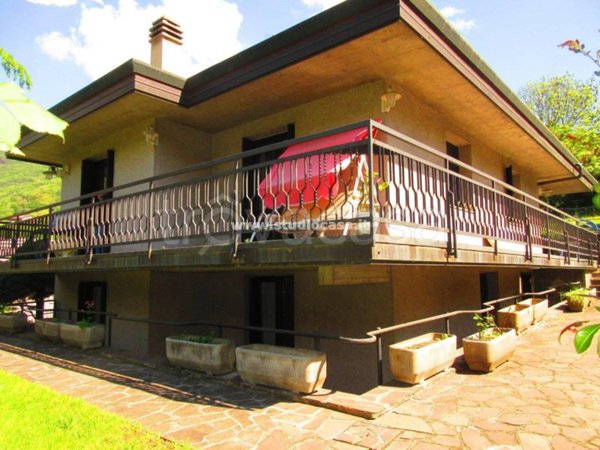casa indipendente in vendita a Lovere