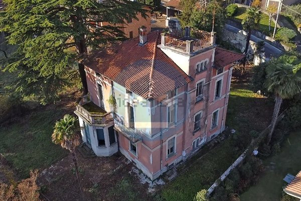casa indipendente in vendita a Lovere