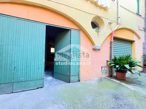 locale di sgombero in vendita a Lovere