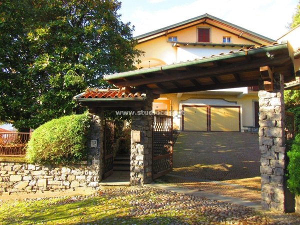 casa indipendente in vendita a Lovere