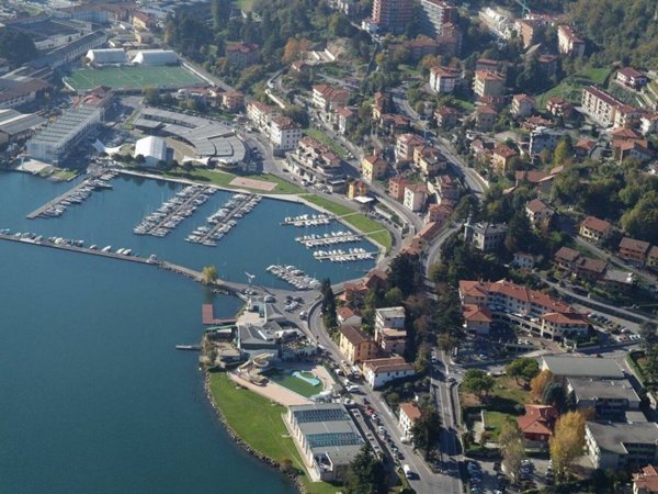 locale commerciale in vendita a Lovere