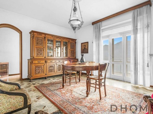 esavano in vendita a Lovere