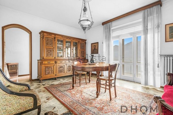 esavano in vendita a Lovere