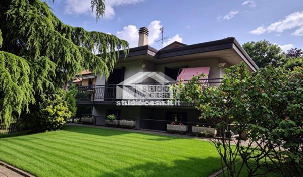 casa indipendente in vendita a Lovere