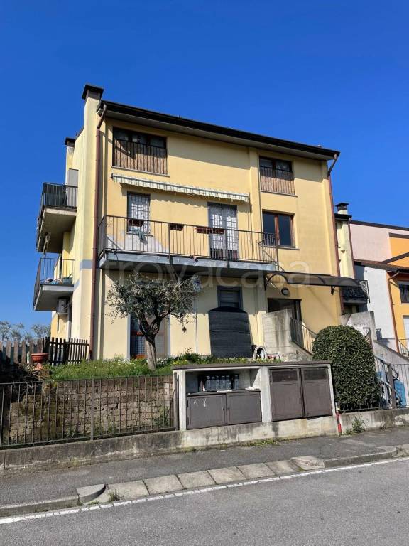 appartamento in vendita a Lurano