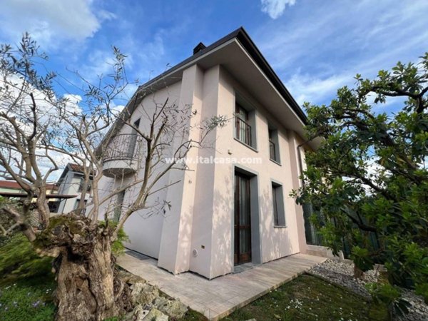 casa indipendente in vendita a Lurano