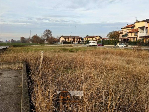 terreno edificabile in vendita a Lurano