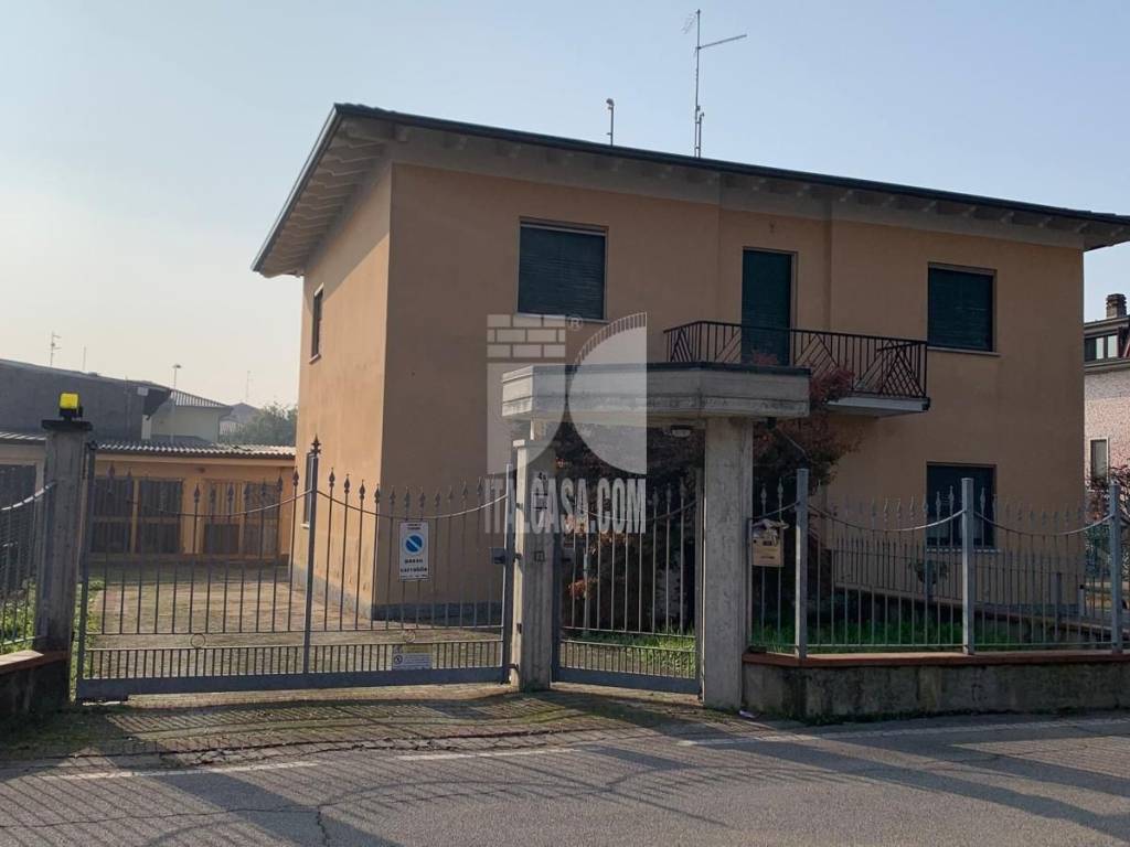 appartamento in vendita a Lurano