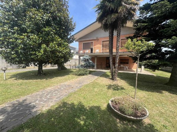 casa indipendente in vendita a Lurano