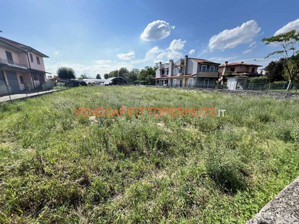 terreno edificabile in vendita a Lurano