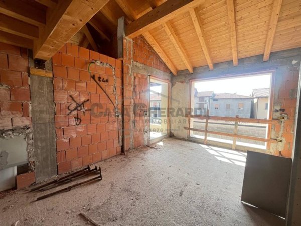 appartamento in vendita a Lurano