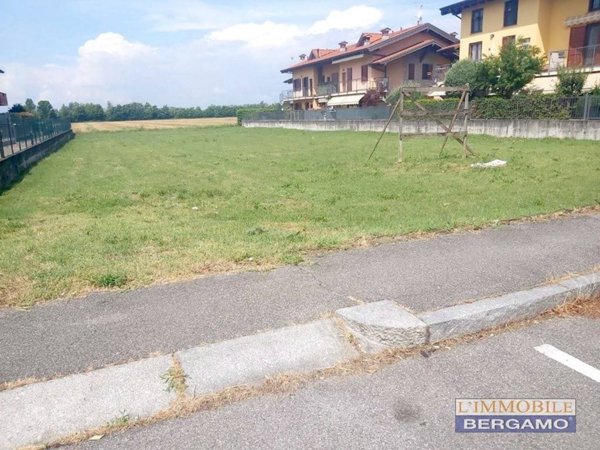 terreno edificabile in vendita a Lurano
