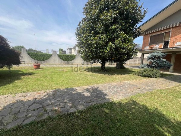 casa indipendente in vendita a Lurano