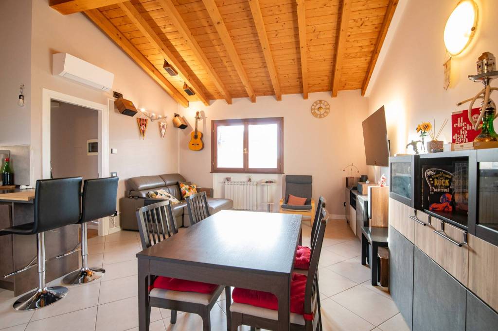 appartamento in vendita a Lurano