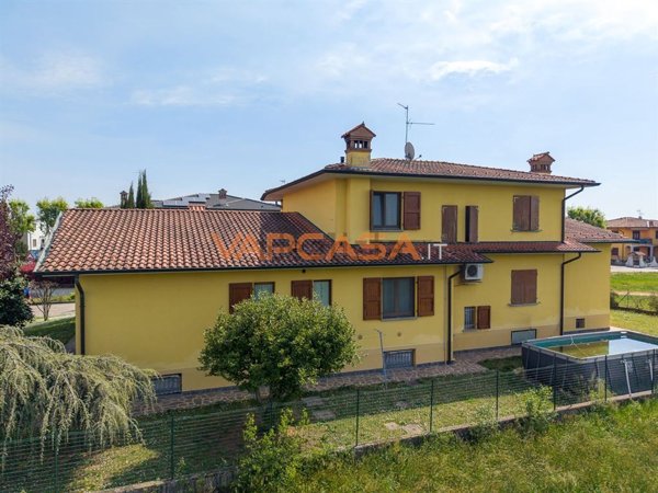 appartamento in vendita a Lurano