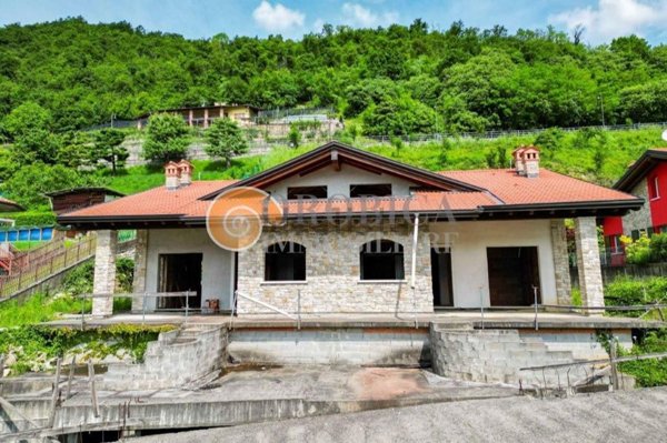 casa indipendente in vendita a Luzzana