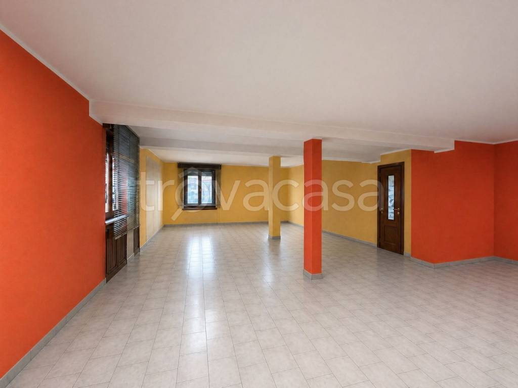 negozio in vendita a Luzzana
