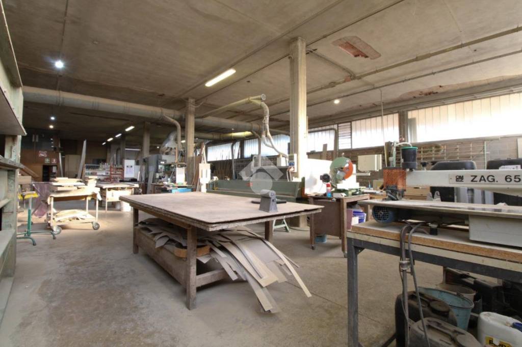 capannone in vendita a Madone