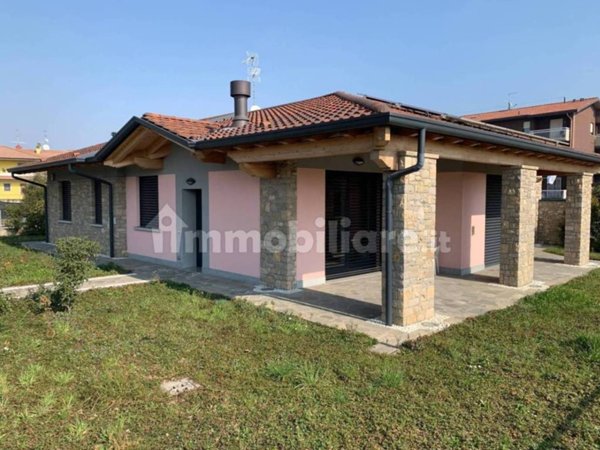 casa indipendente in vendita a Madone