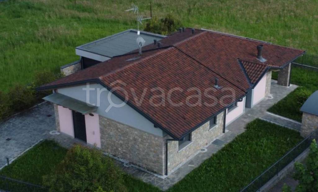 casa indipendente in vendita a Madone