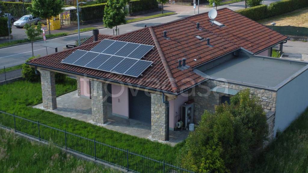 casa indipendente in vendita a Madone