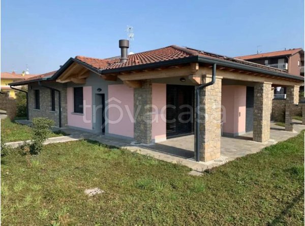 casa indipendente in vendita a Madone