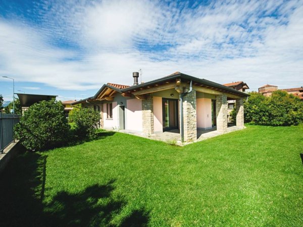 casa indipendente in vendita a Madone