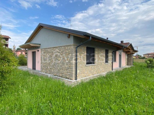 casa indipendente in vendita a Madone